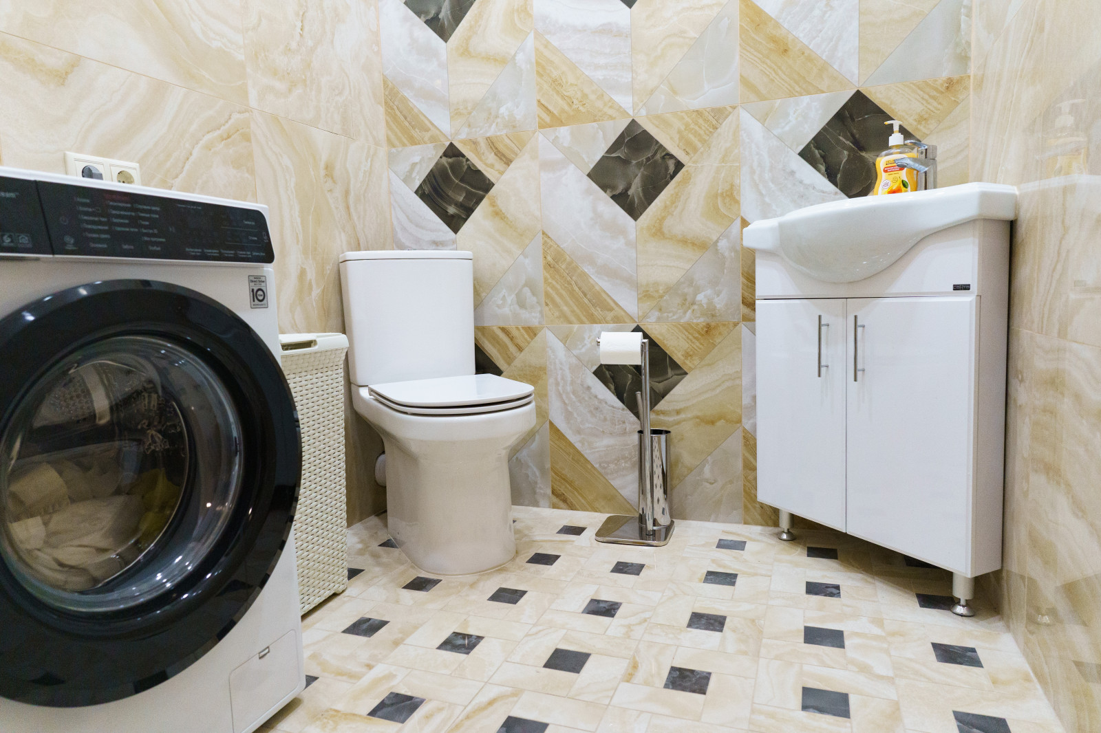 Обложка проекта: Дизайнерский ремонт на Кавказском бульваре, 65м²