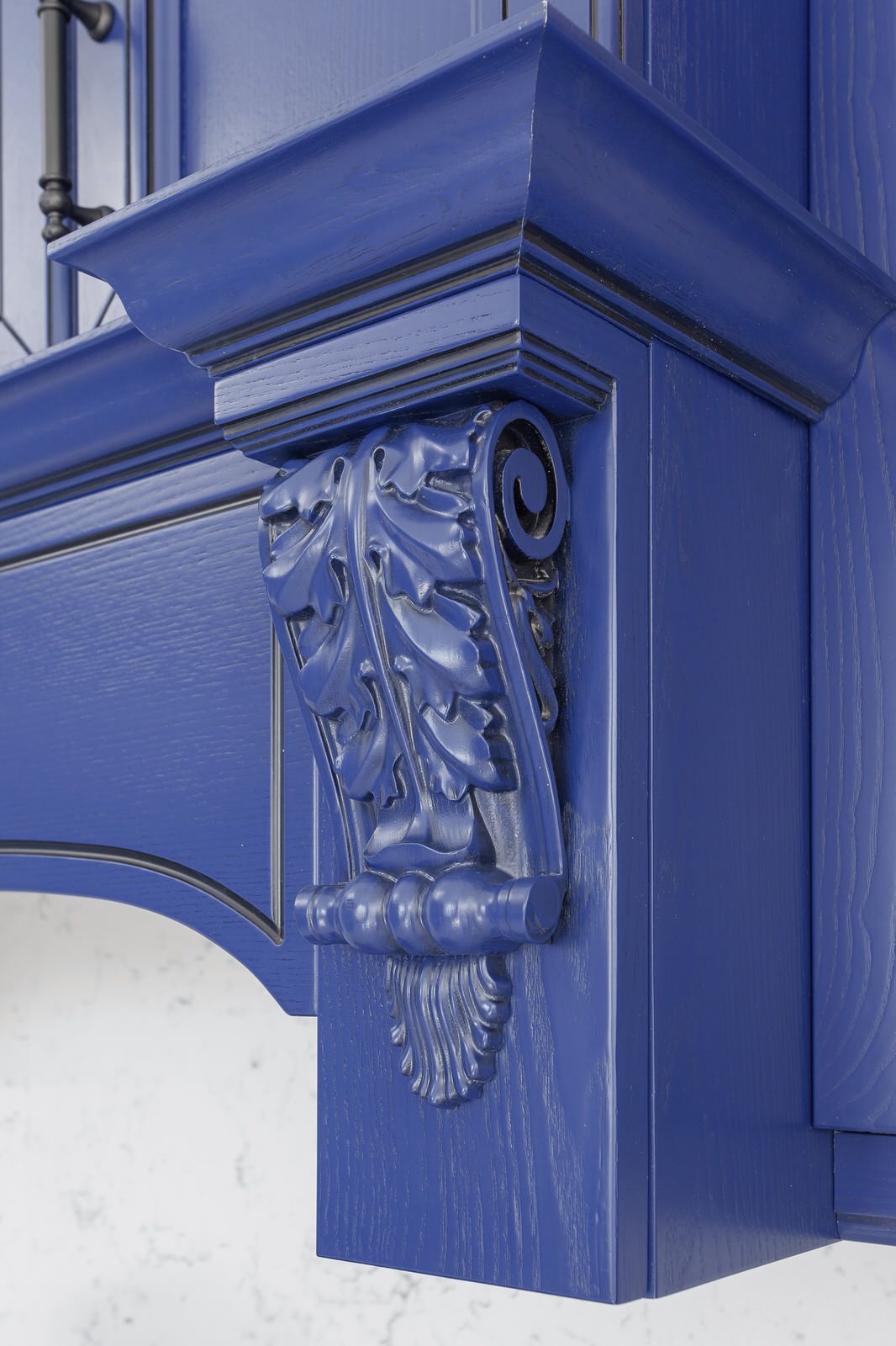 Кухня королевского синего цвета, массив ясеня, классика.