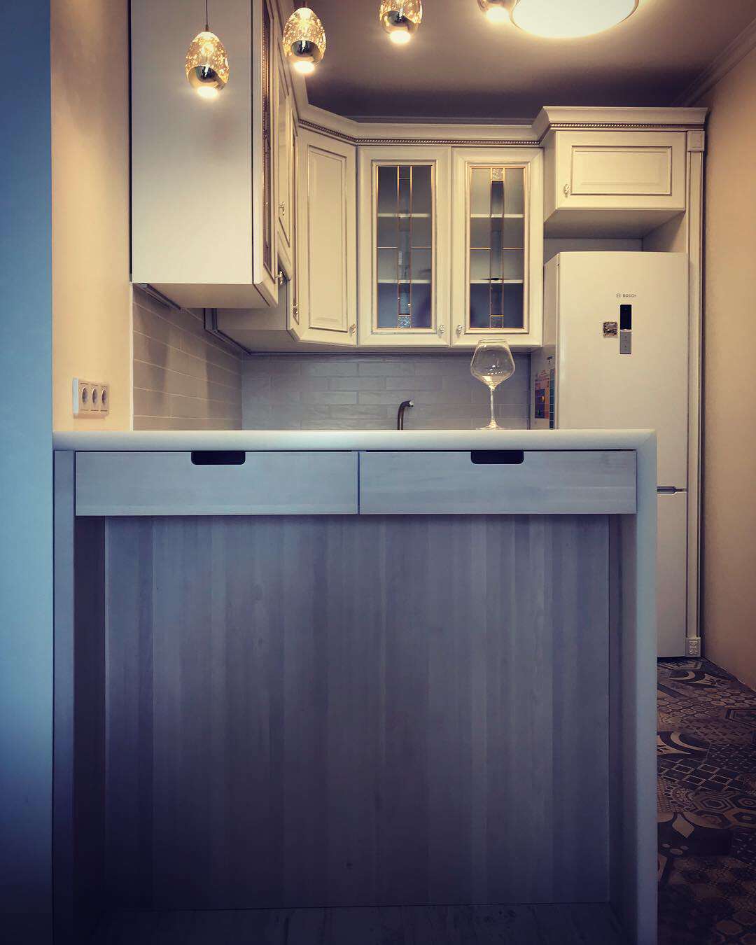 Барная стойка из полимеров и слэба и МДФ