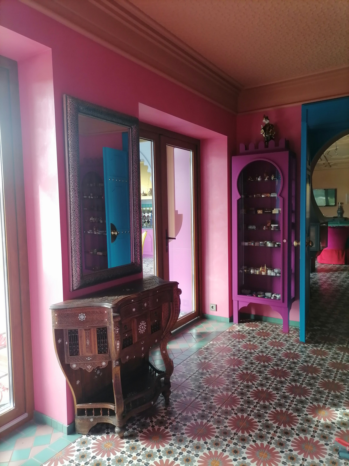 Интерьер дома в восточном стиле с бассейном и хаммамом