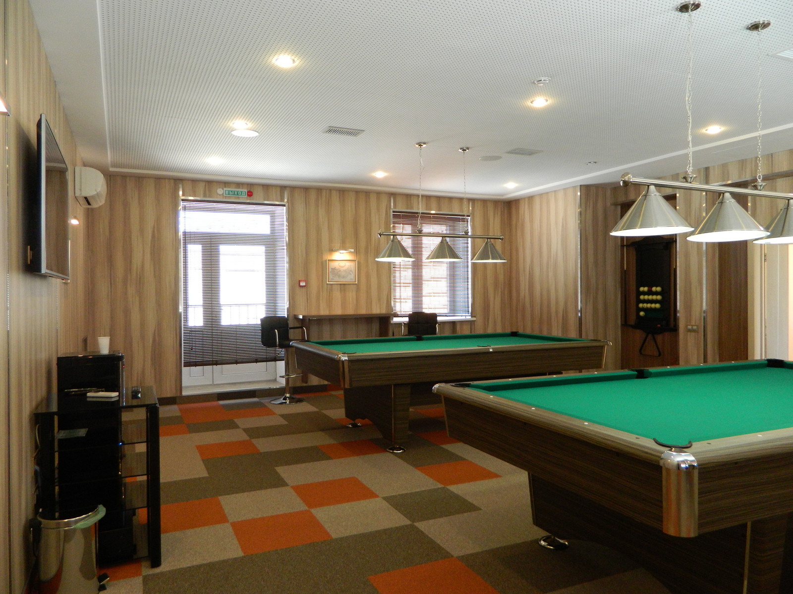 Обложка проекта: Частная бильярдная в современном стиле