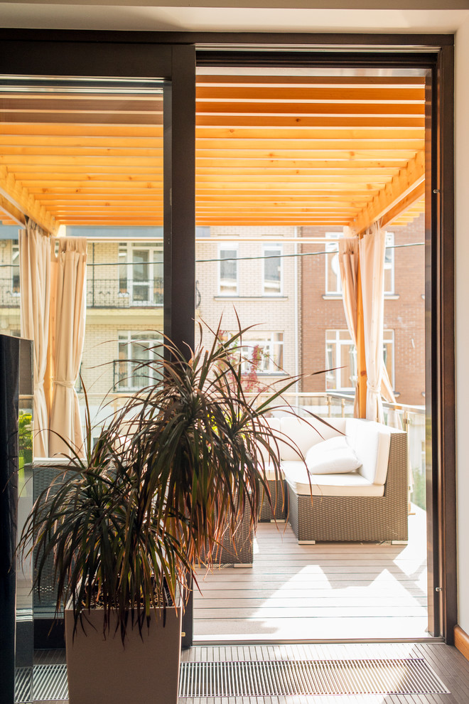 Современное остекление на Остафьевской (дерево-алюминиевые окна)