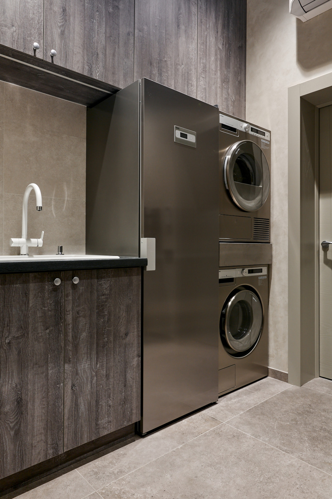 Houzz тур: Трехэтажный таунхаус с зимним садом для молодой семьи