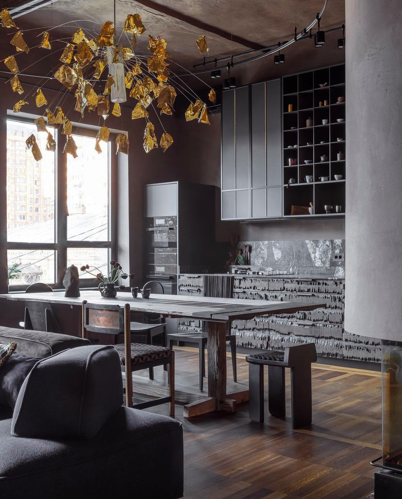 Двери из массива и кухня