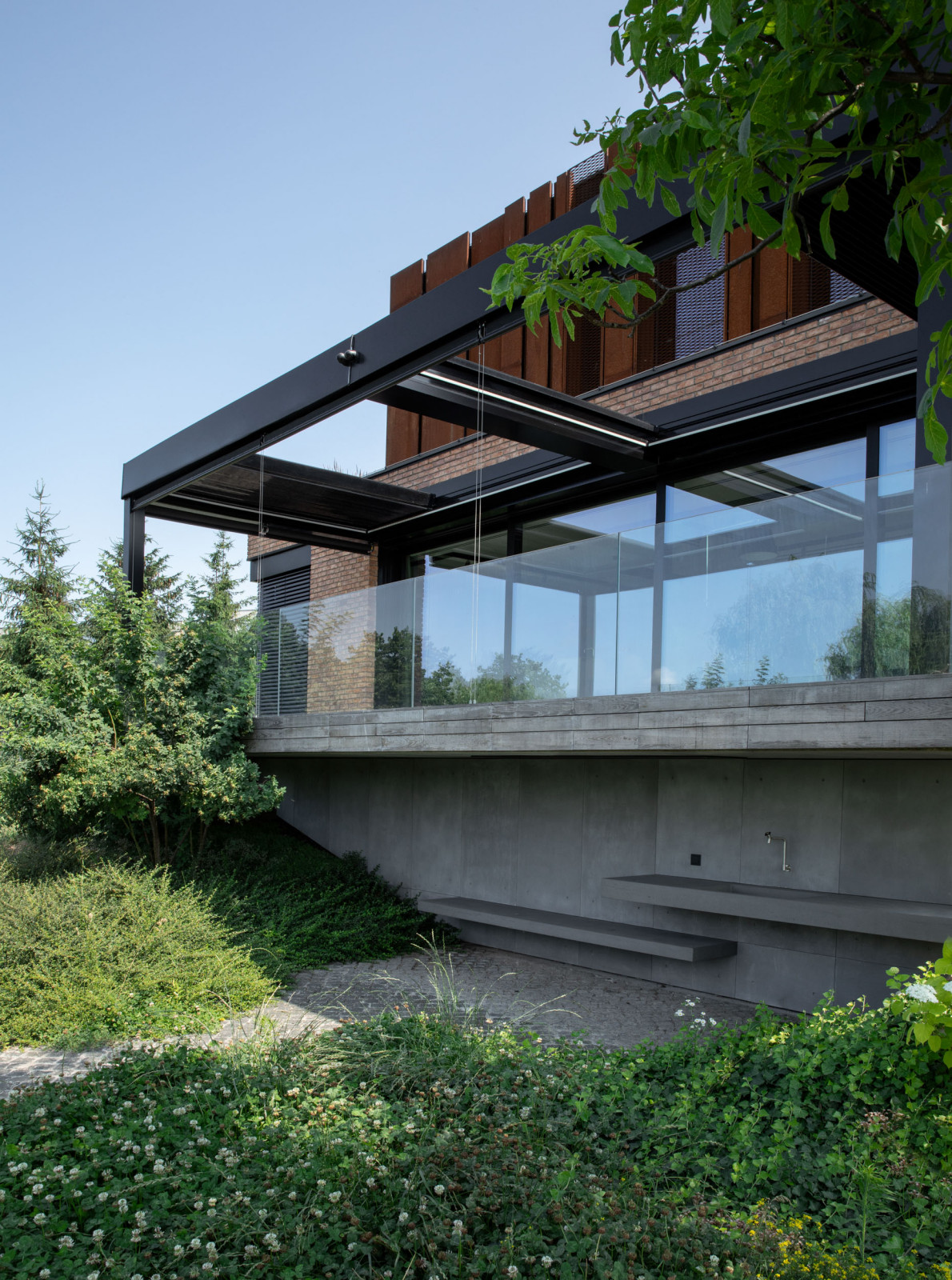MRIIA HOUSE