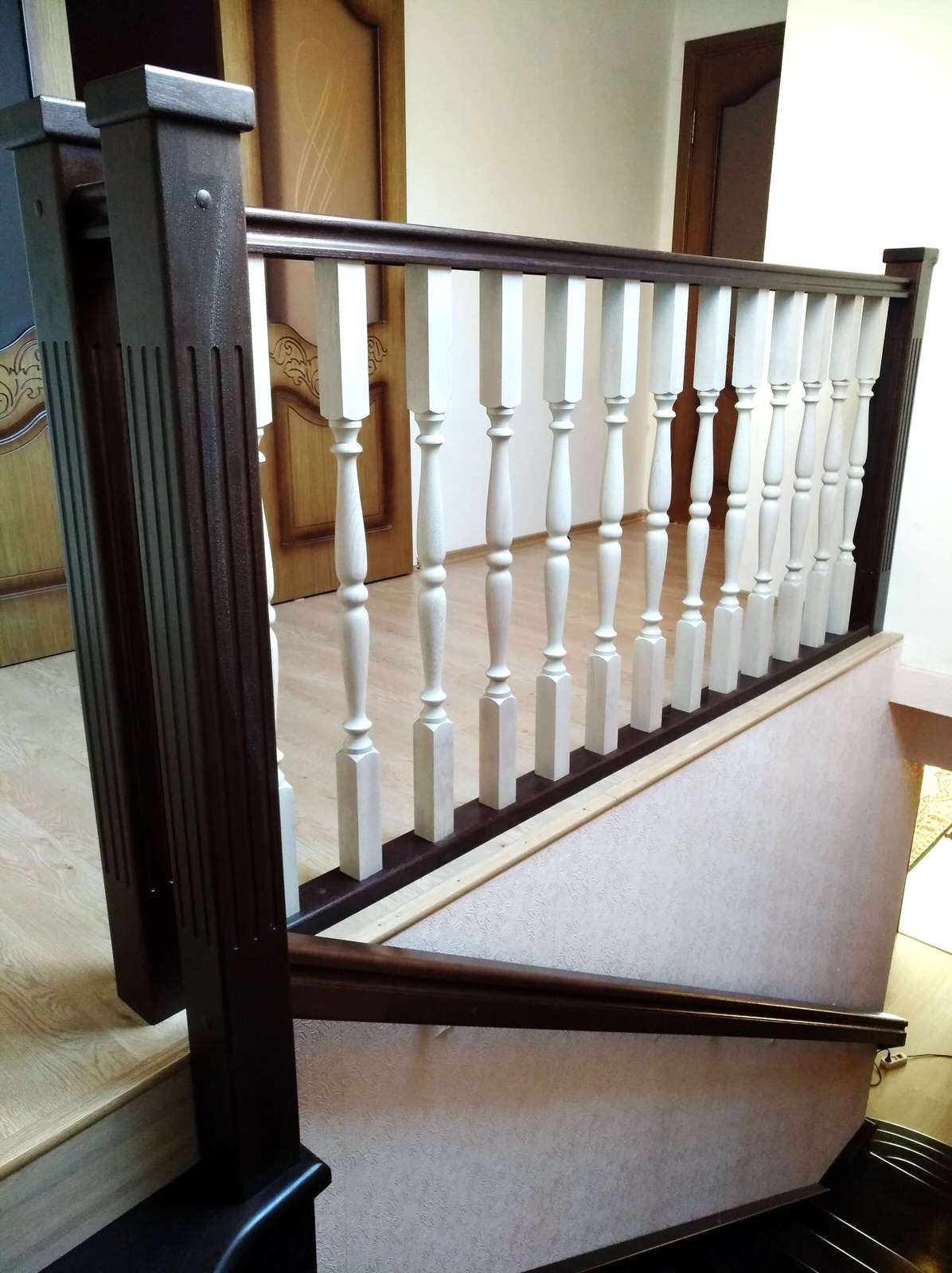 Лестница из дуба, обшивка каркаса