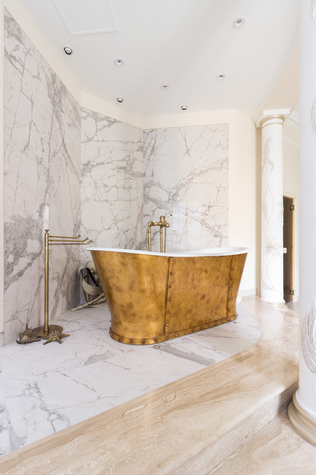 МАЛАЯ КОНЮШЕННАЯ