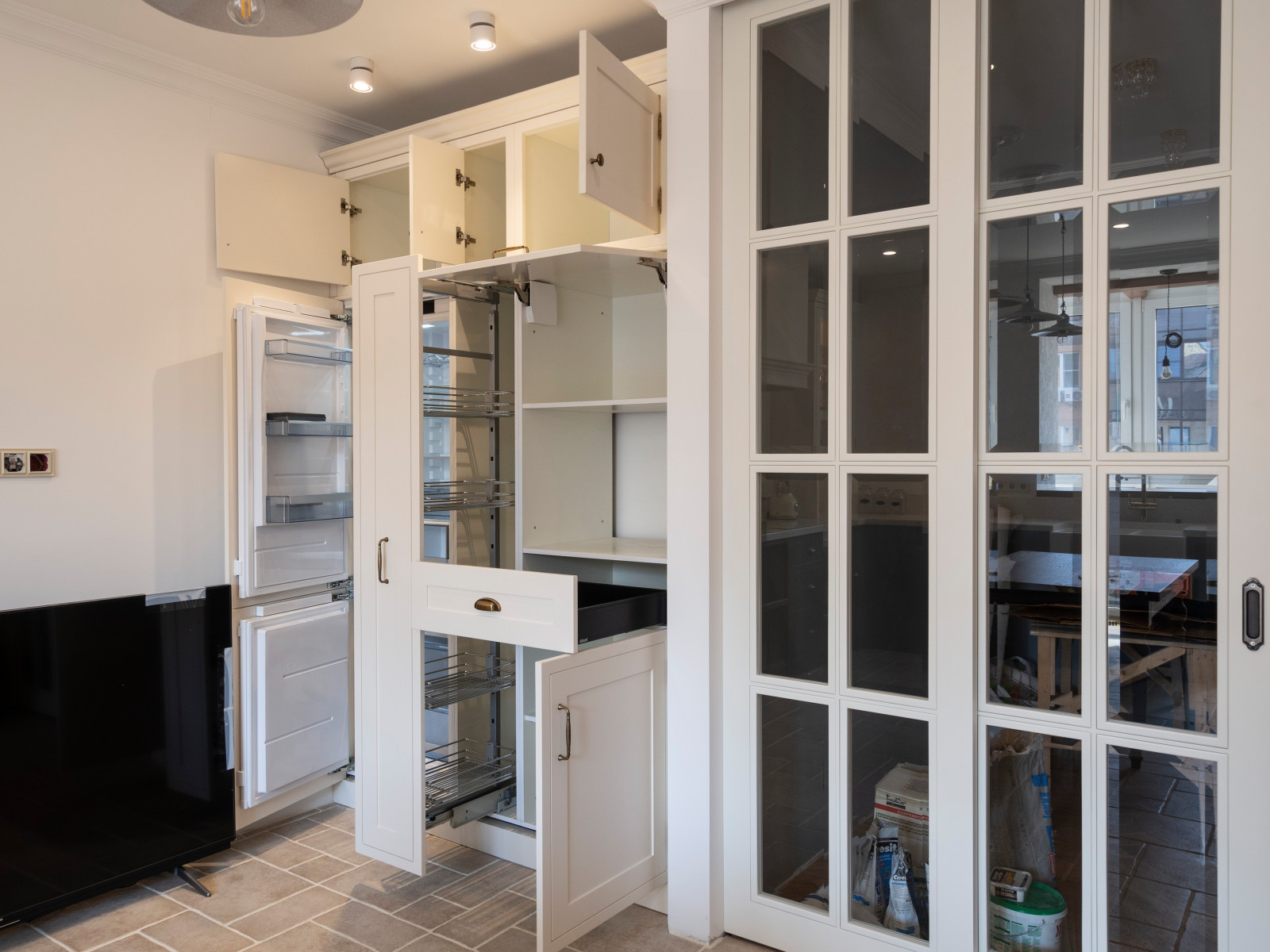 Элегантная кухня в неоклассическом стиле