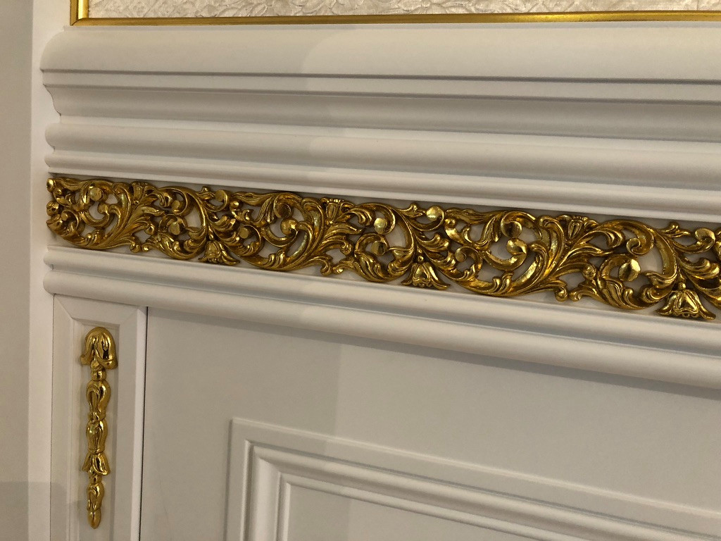 Панели с дверьми.