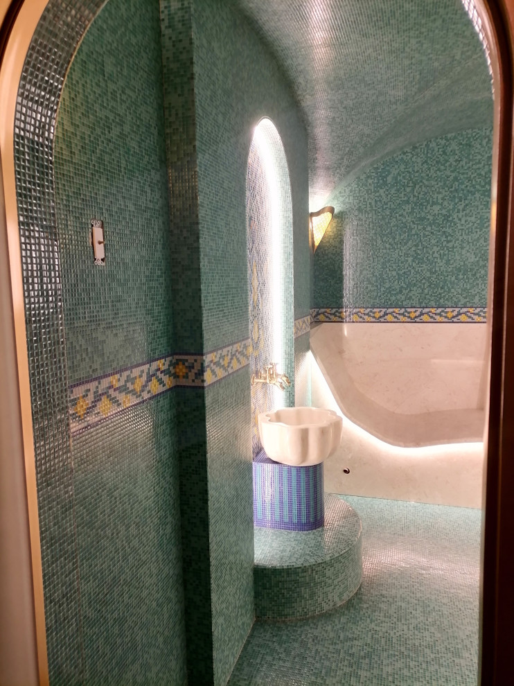 Интерьер дома в восточном стиле с бассейном и хаммамом