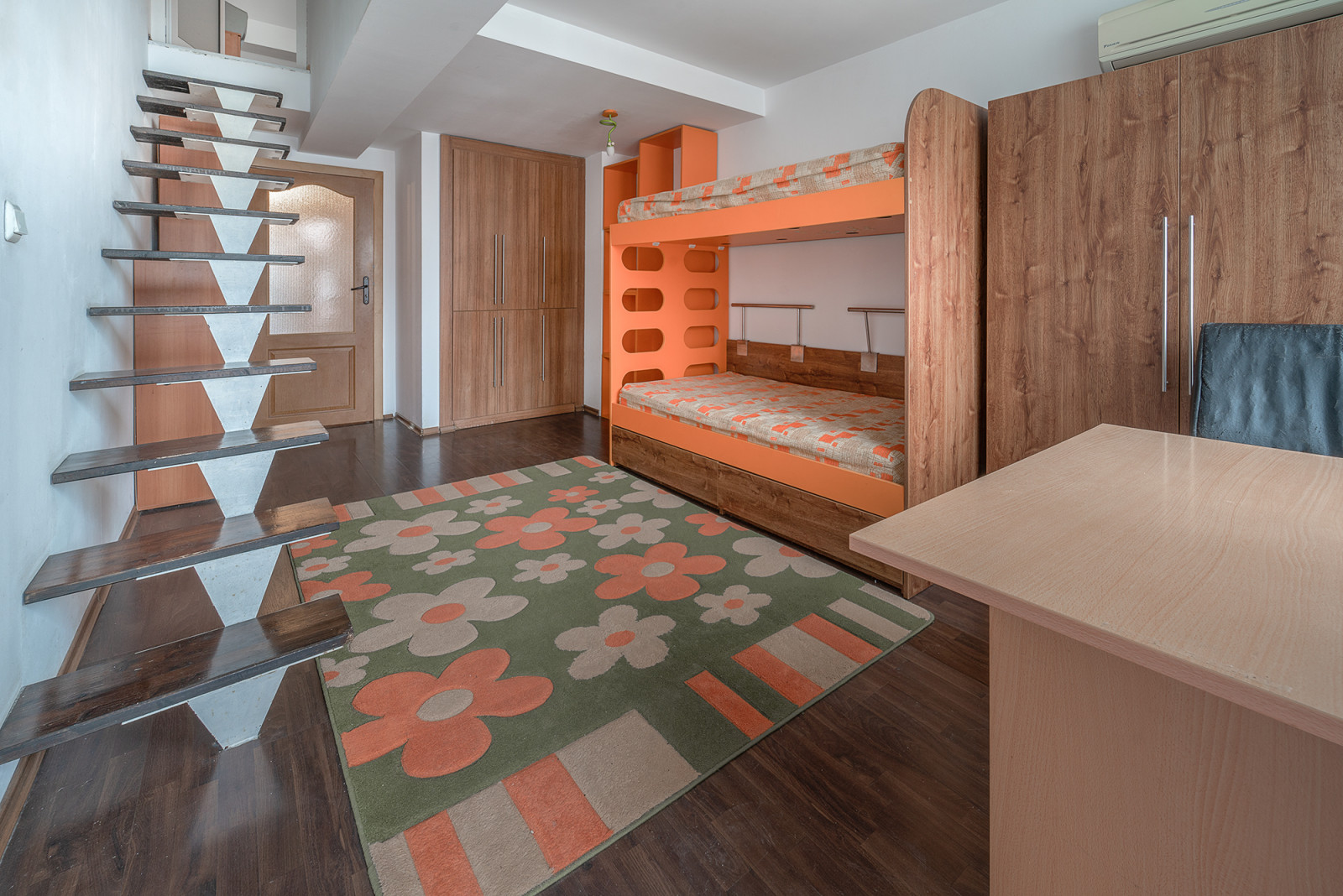 Варна, Хан Пресиян 16