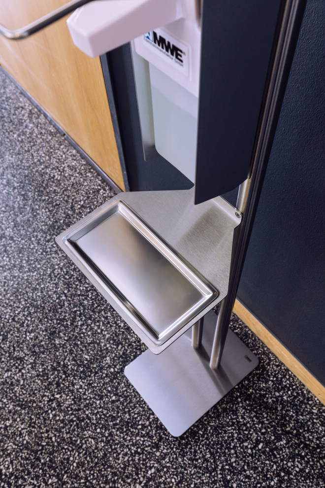 Диспенсер для антисептика, напольный. Материалы: латунь и нержавеющая сталь!