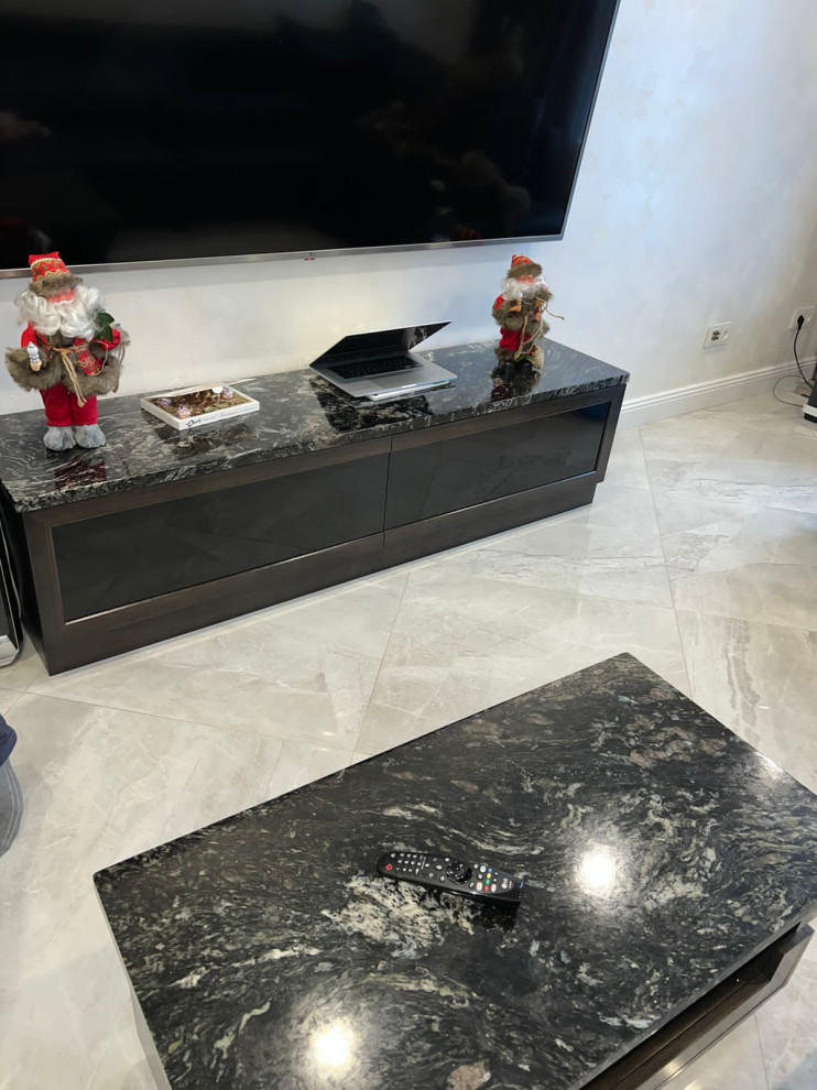 Чёрный орех и камень.