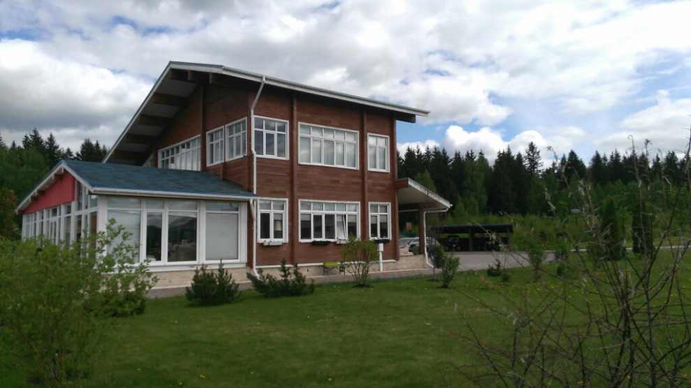 Фасады дома под Можайском до и после