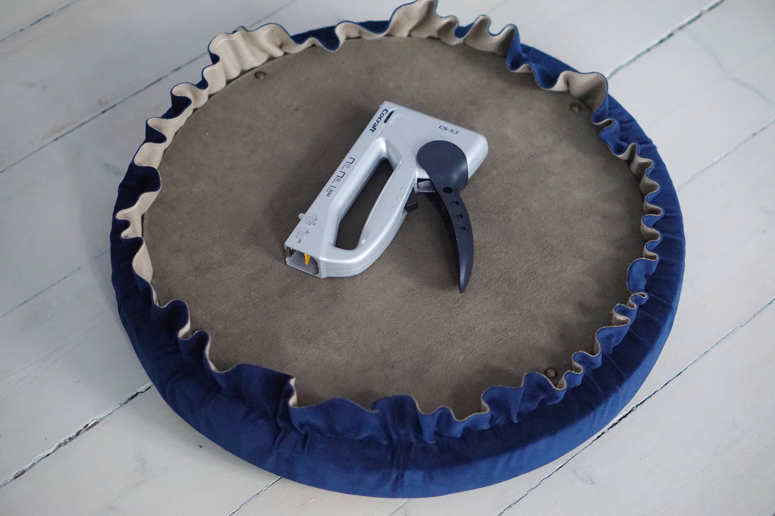 Своими руками: Как перетянуть пуф