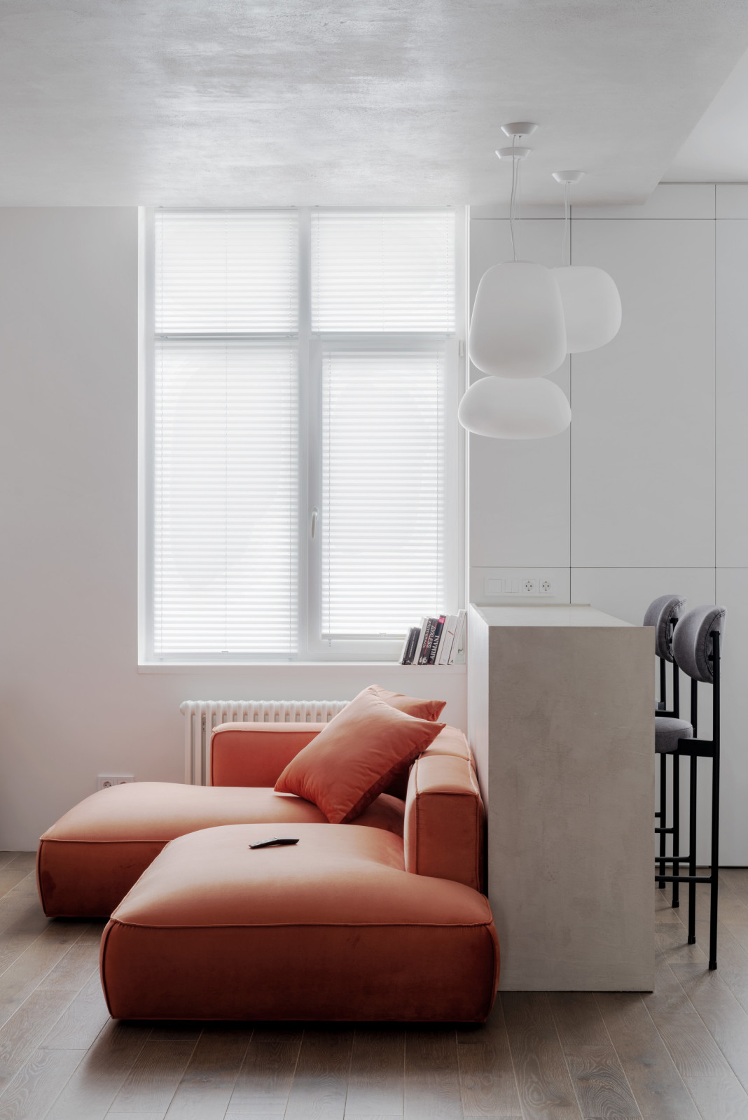 Houzz тур: Монохромная квартира для юриста в Екатеринбурге