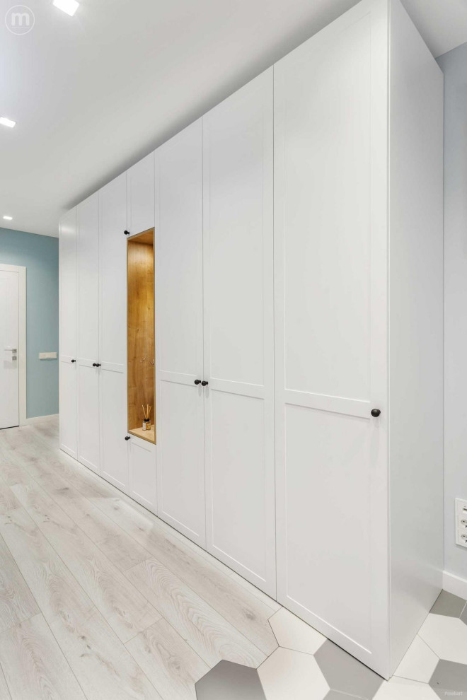 Шкаф в прихожей