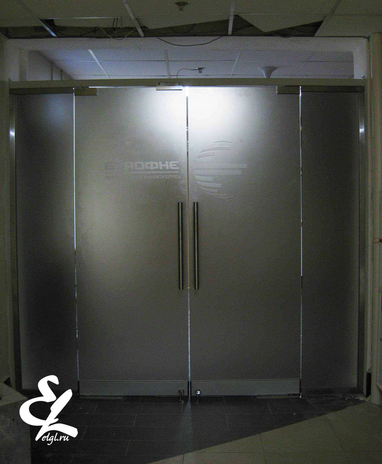 Двери из стекла