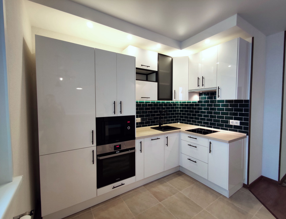 Маленькая кухня в квартире-студии