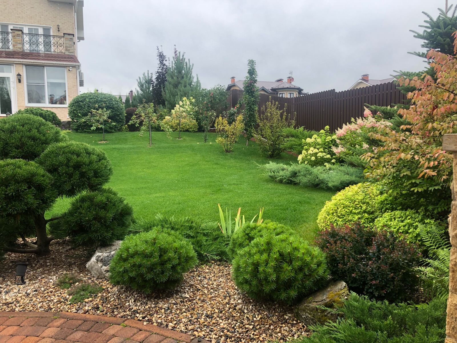 Живописный сад