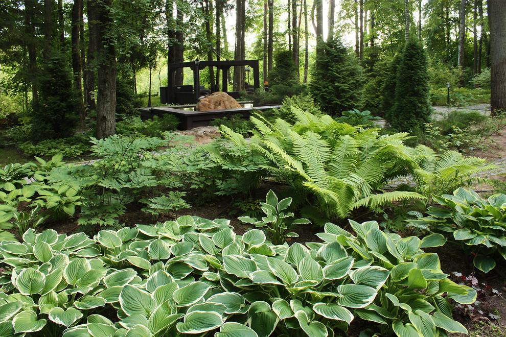 Ландшафтный дизайн лесного участка - цветник на даче.