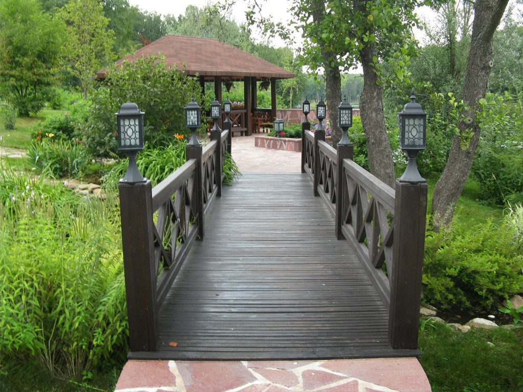 Проход к беседке