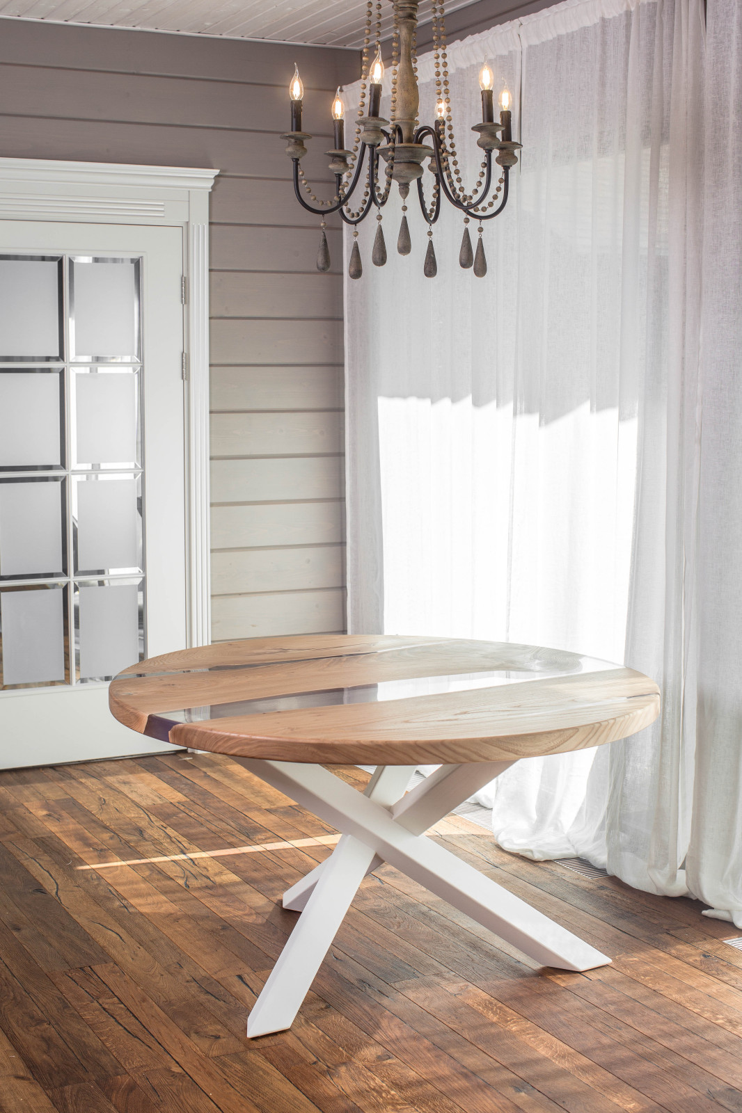 Обеденный стол и стулья