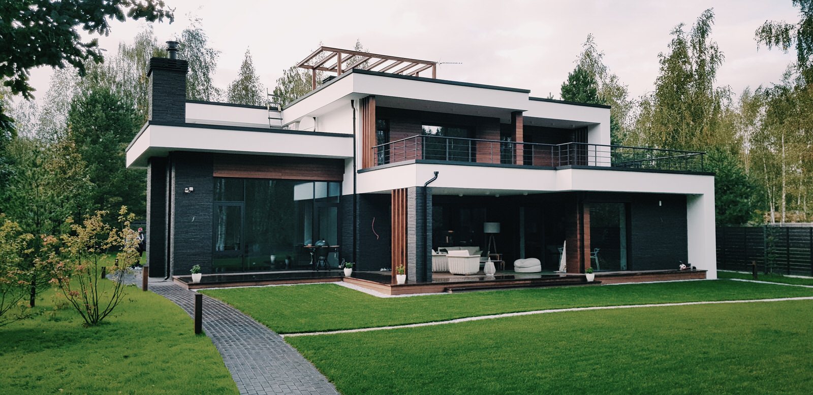 Современный дом с плоской кровлей