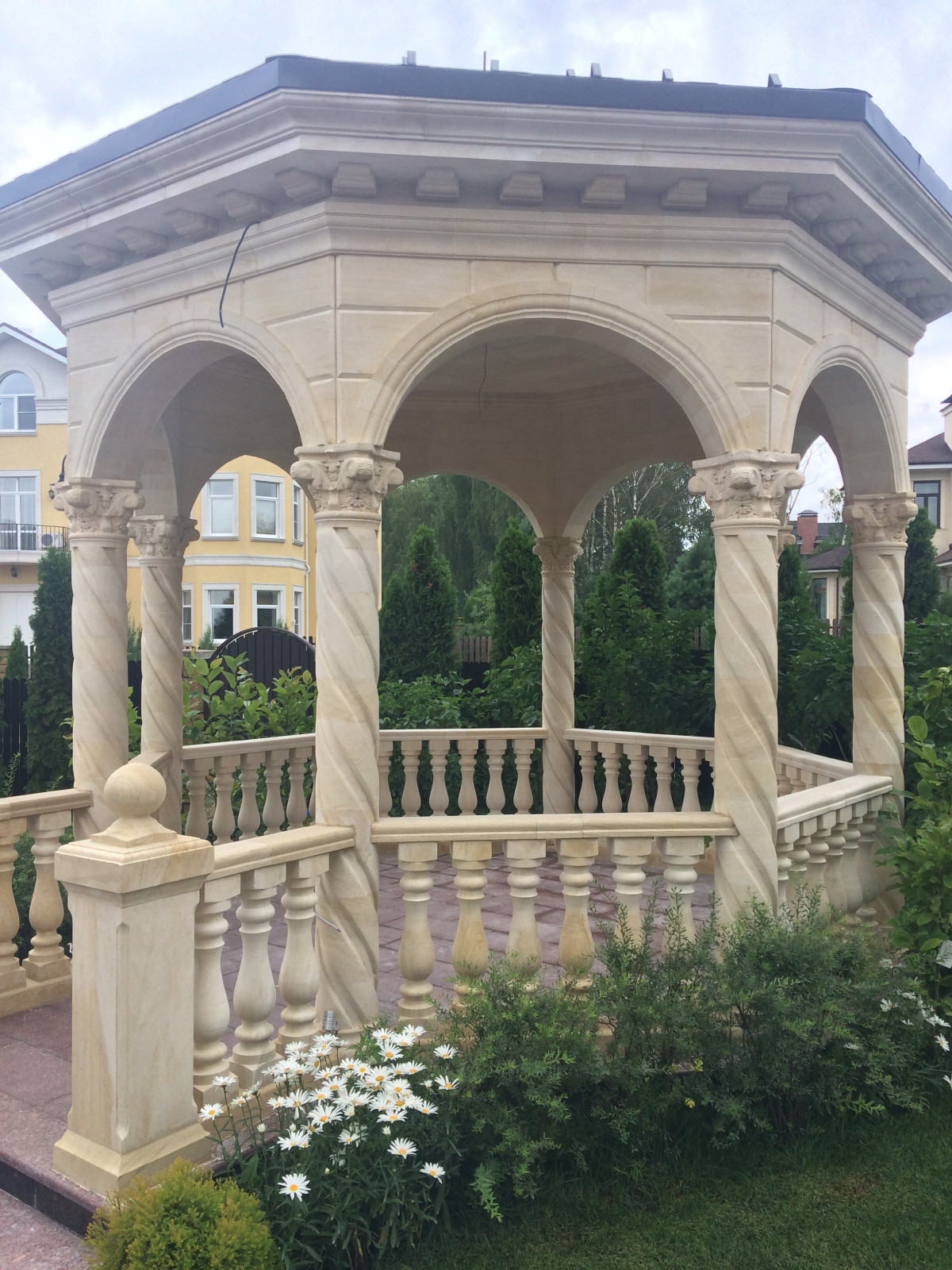 Облицовка фасадов натуральным камнем