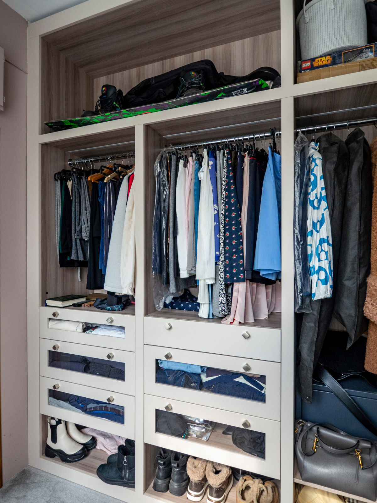 Функциональная гардеробная в современном стиле