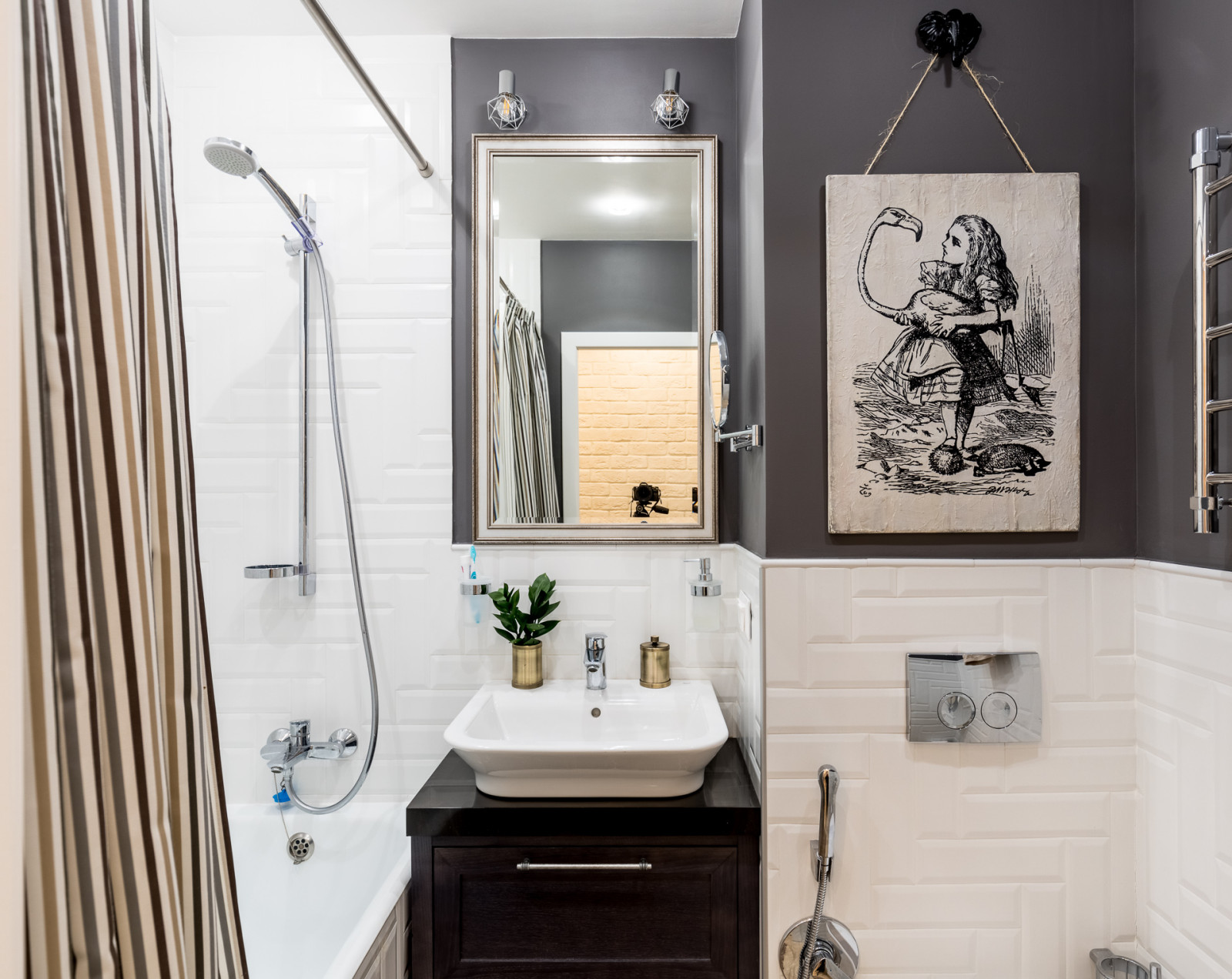 Обложка проекта: Деревянное панно "Алиса" в интерьере ванной комнаты