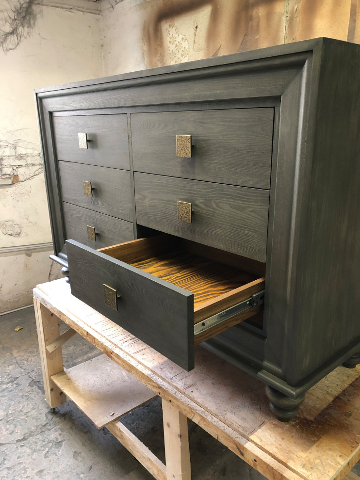 Комод из массива ясеня