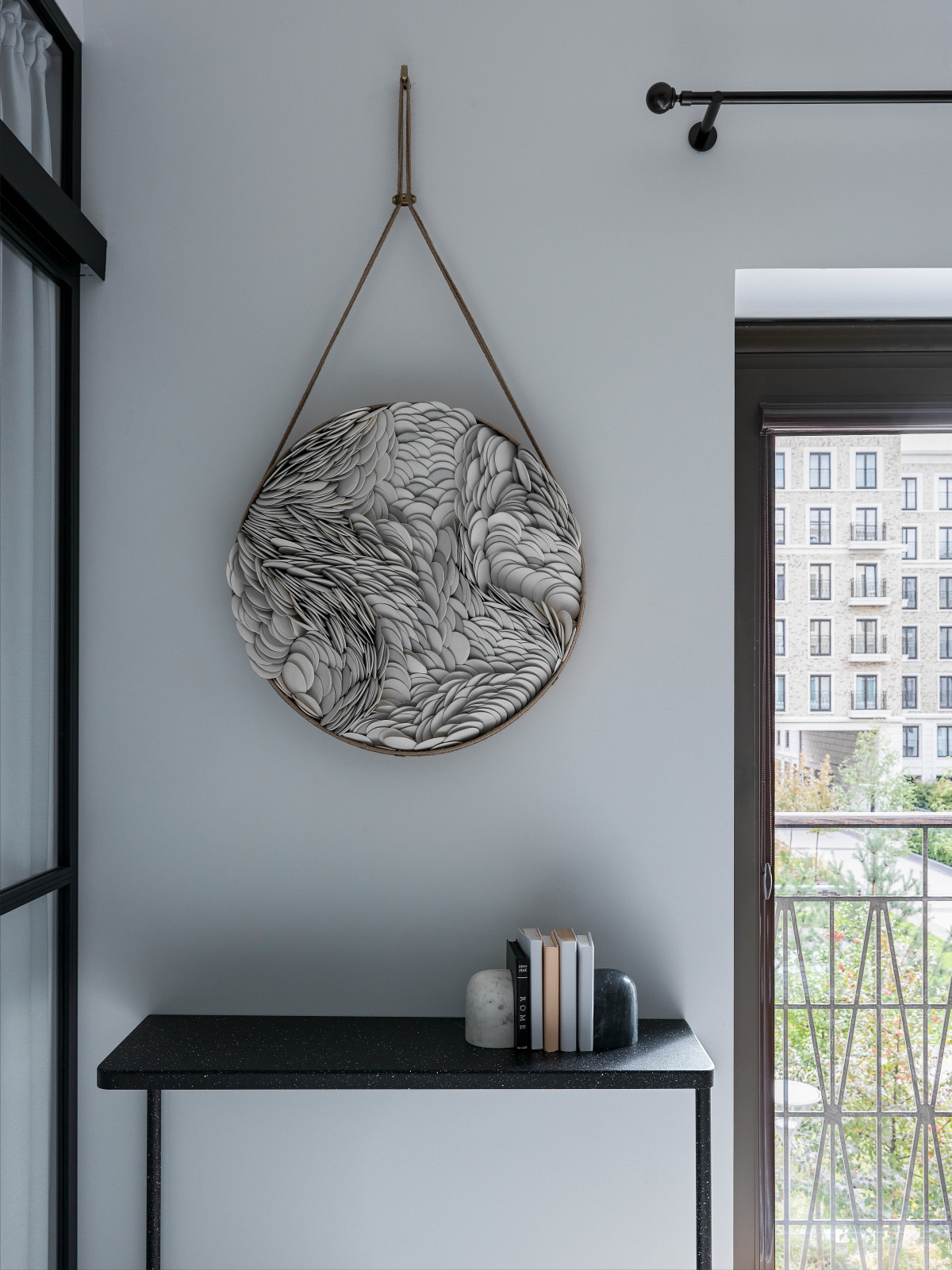 Квартира с графичным интерьером