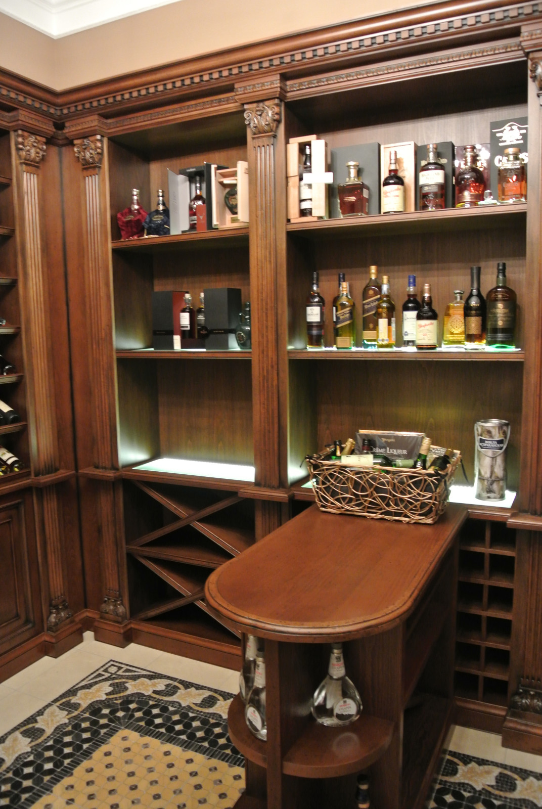 Винный погреб из бука / Beech Wine Cellar.