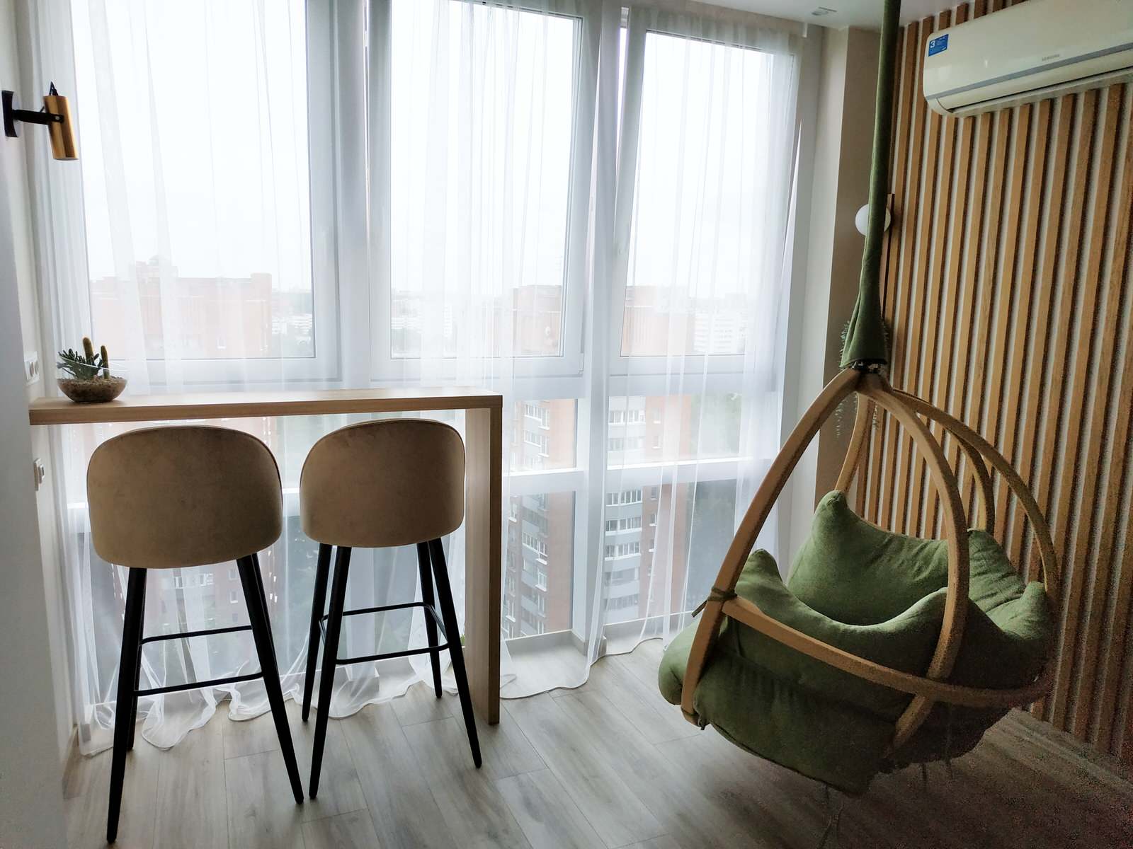 Обложка проекта: Экостиль с подвесным креслом