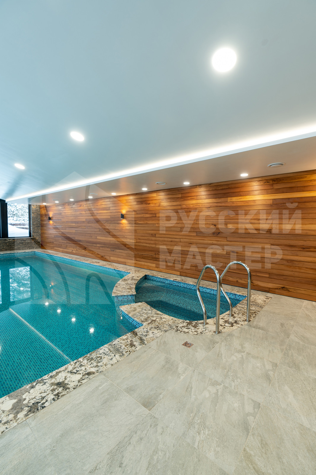 Сауна и бассейн из тигрового дерева и канадского кедра