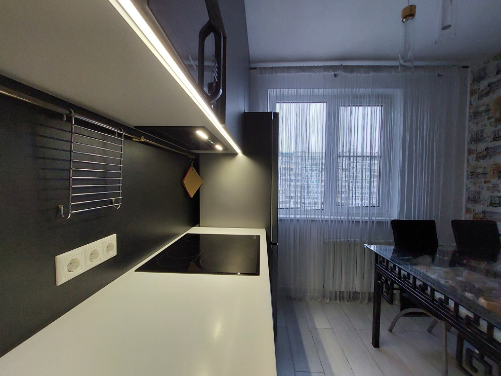 Серая кухня для городской квартиры