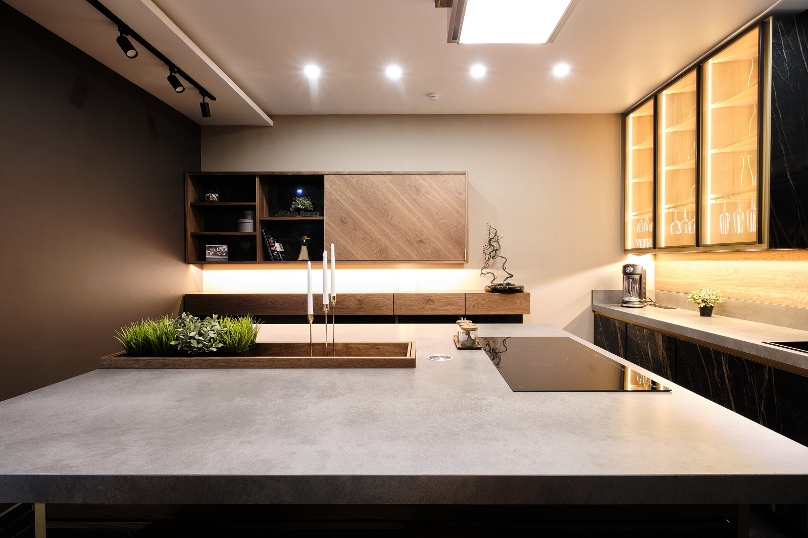 Современная кухня с керамическими фасадами