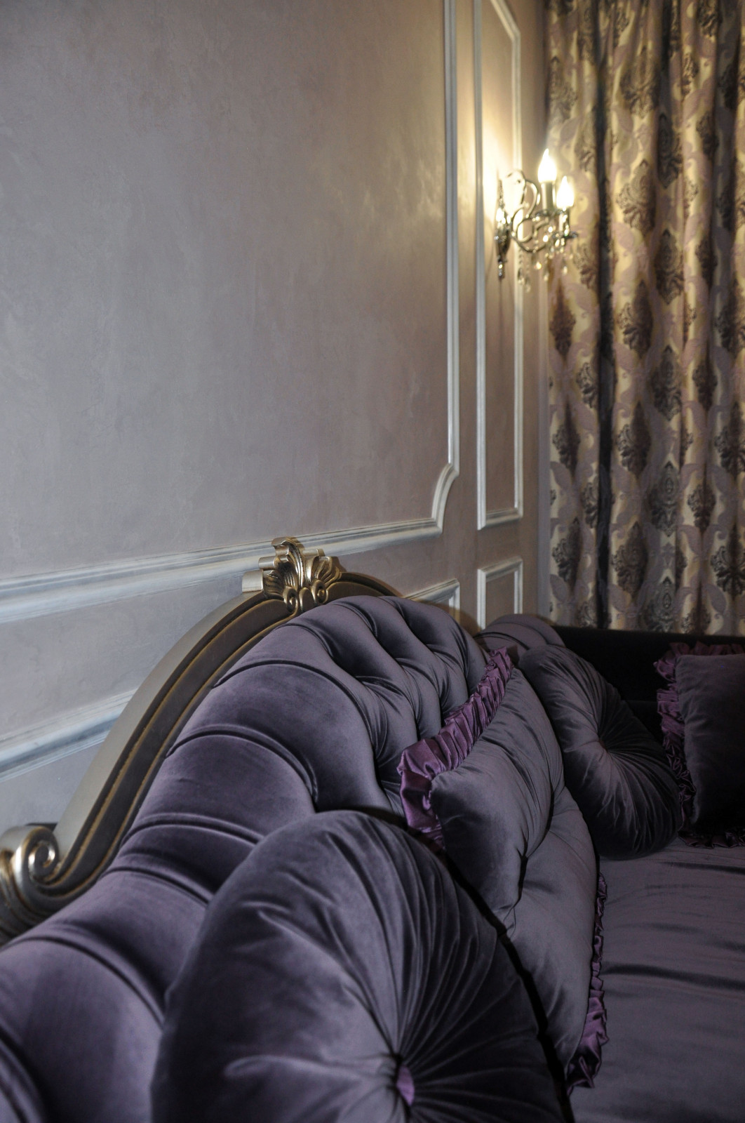 В ФИАЛКОВЫХ ТОНАХ