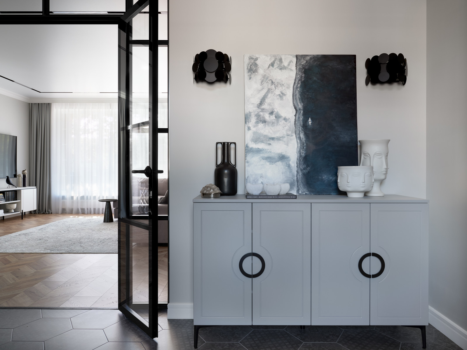 Современный интерьер с нотками классики