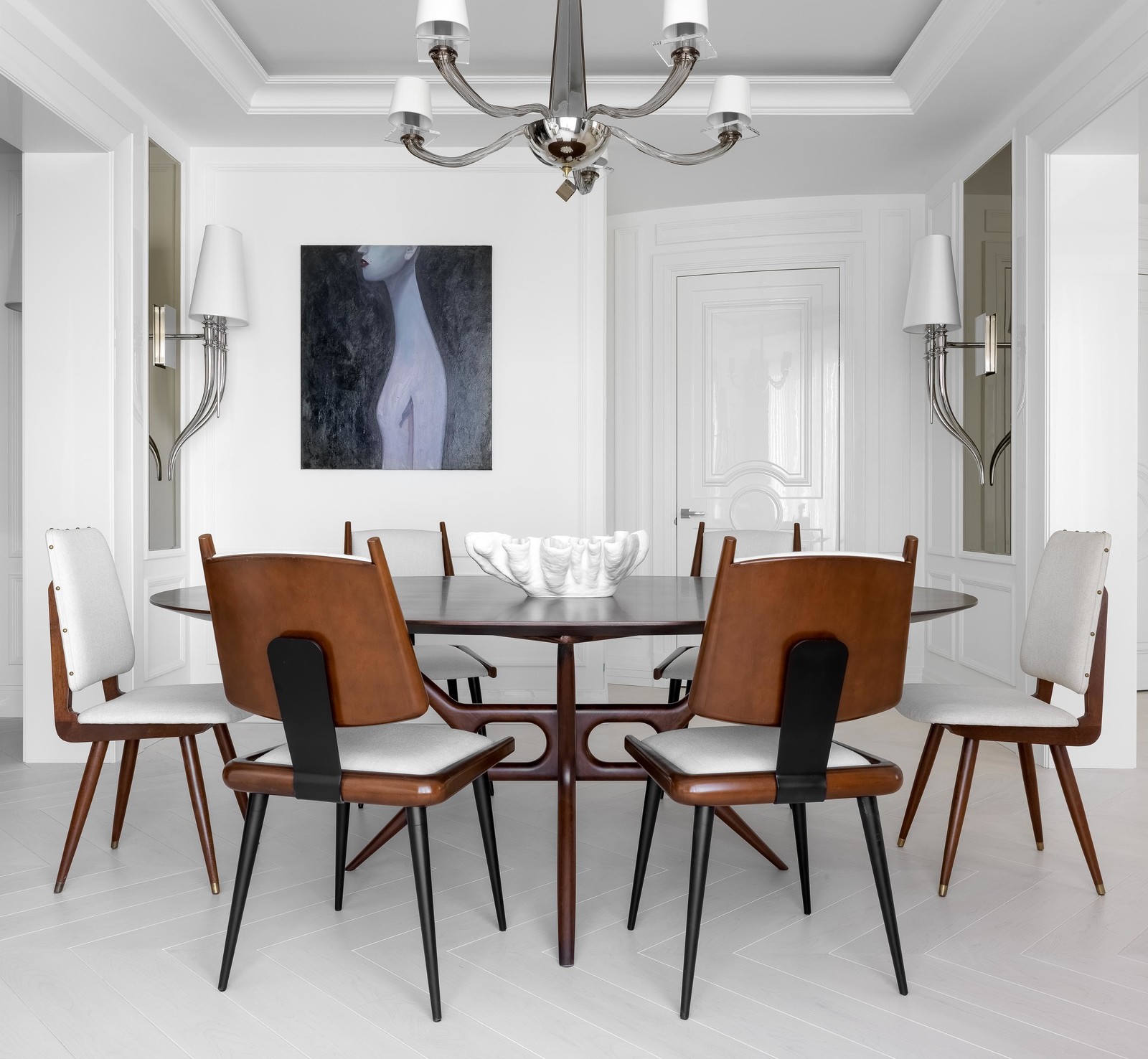 Elegance white apartment