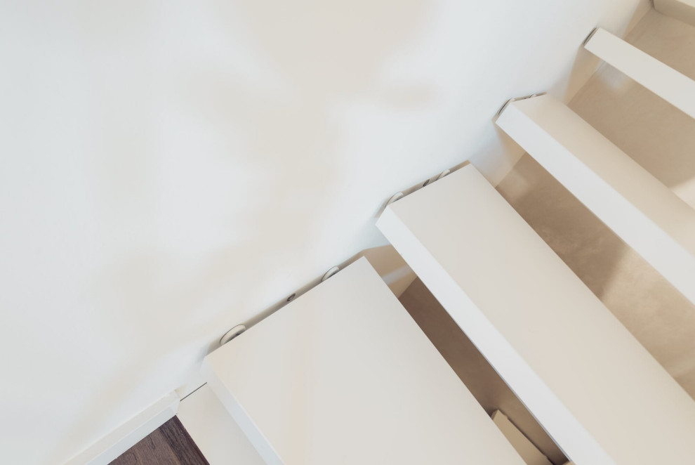 Белая лестница