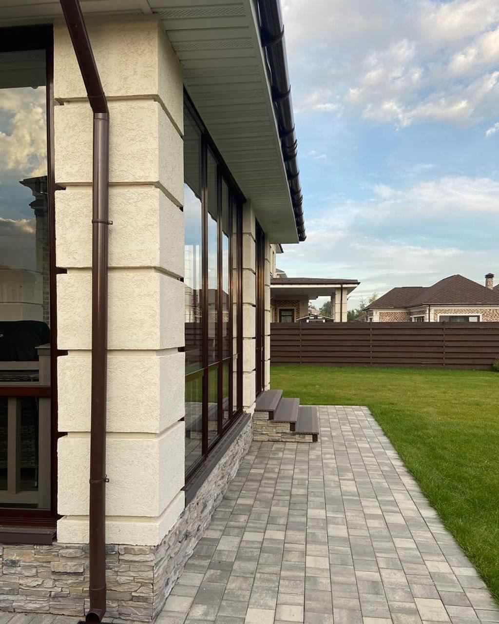 Раздвижное остекление веранды Люксист