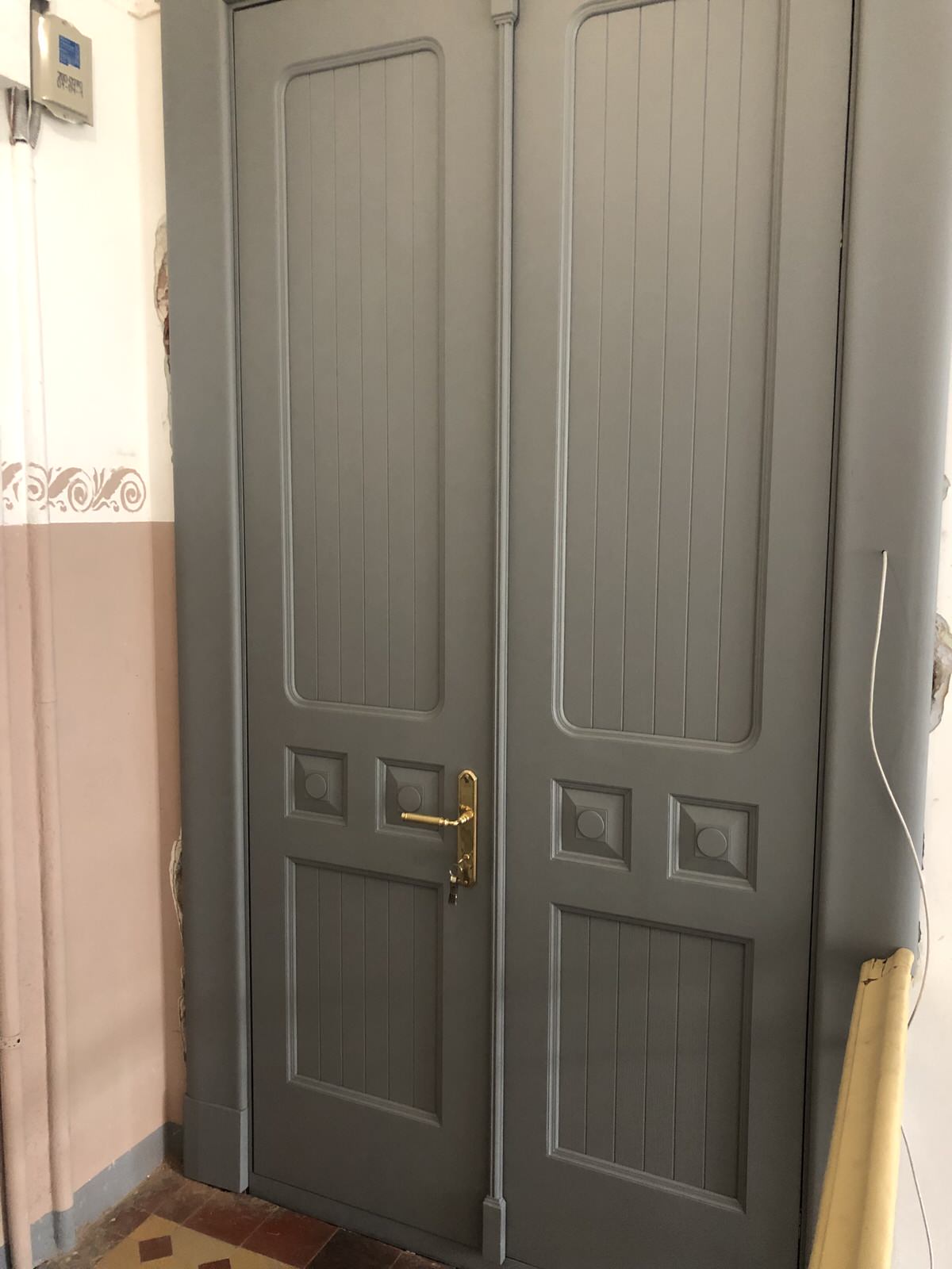 Историчсекие двери на Бронной