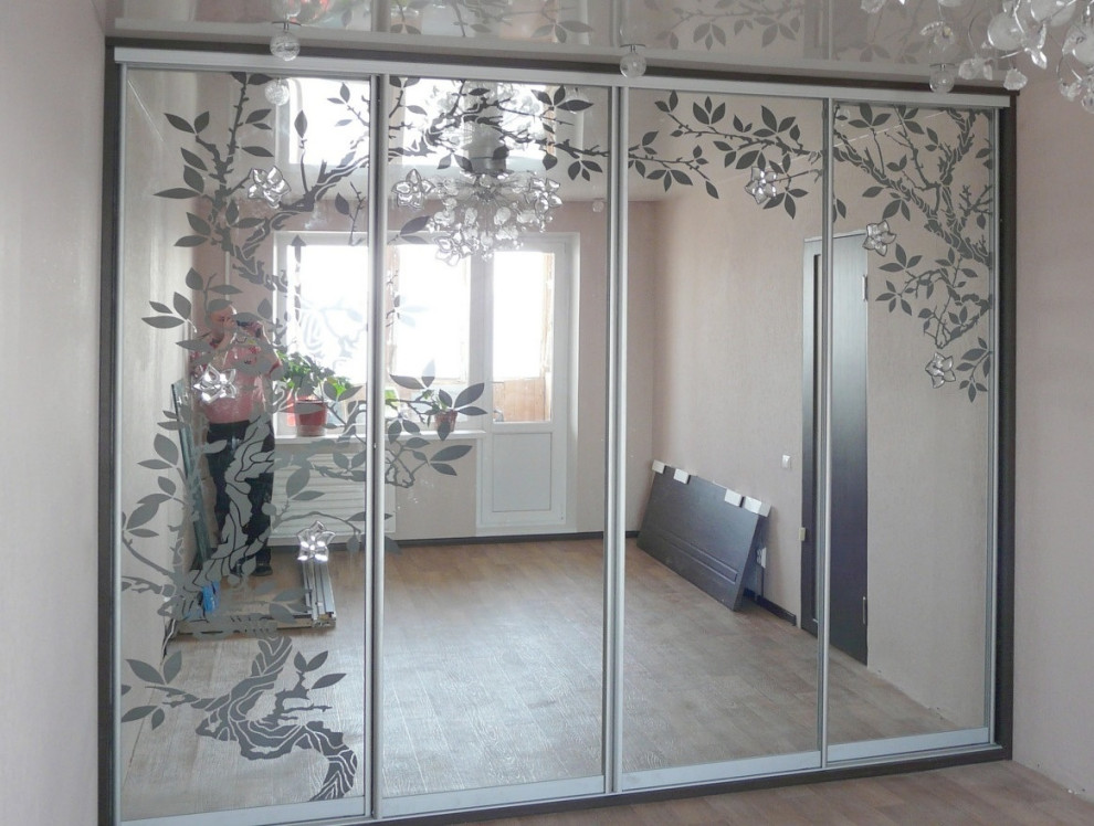 Шкафы и стеллажи