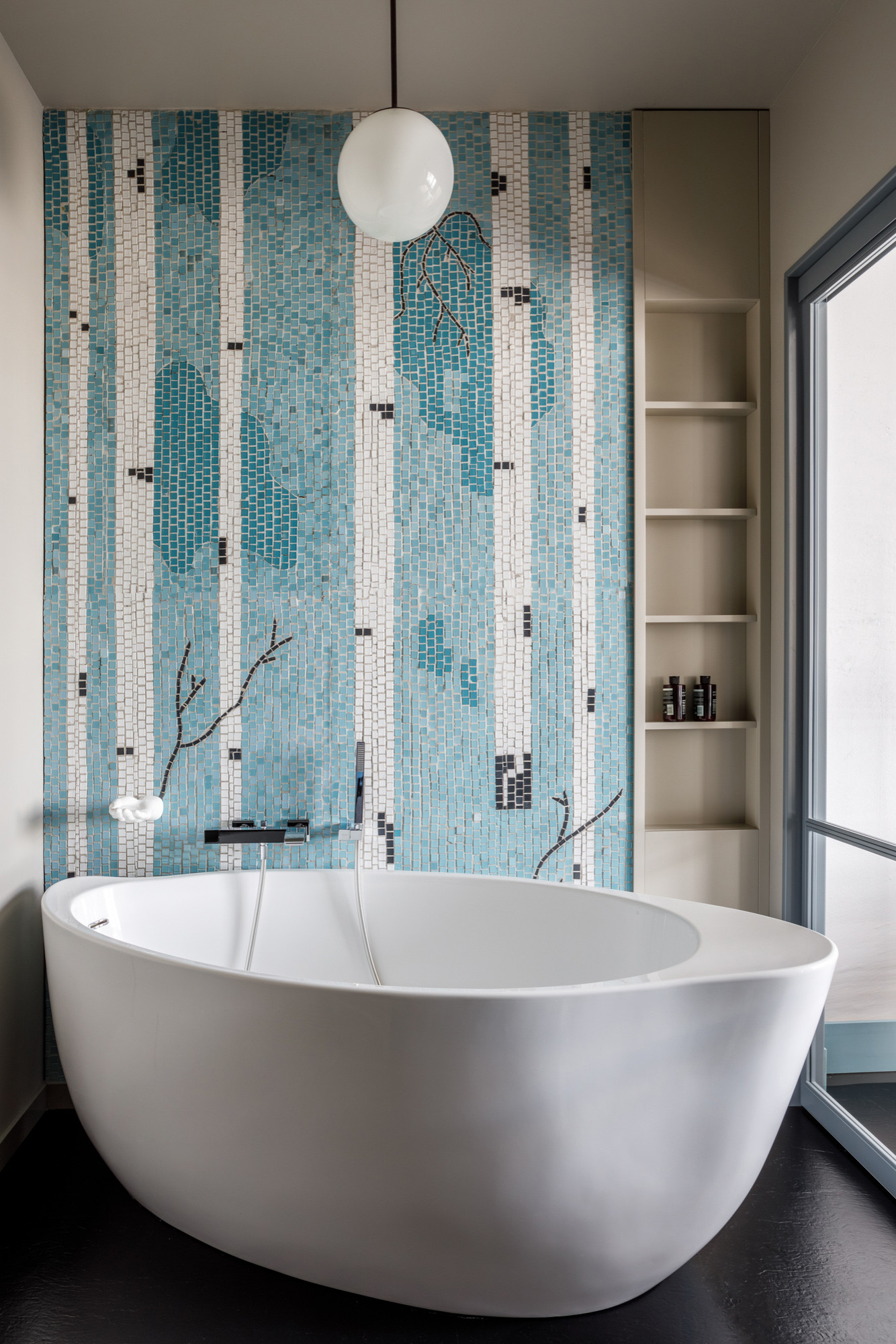 В гостях: Квартира дизайнера — с винтажным декором и сауной