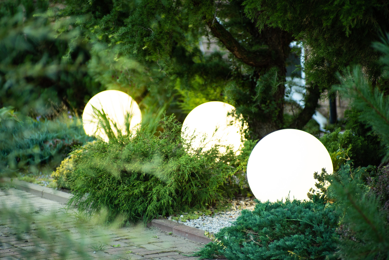 Освещение территории загородного дома