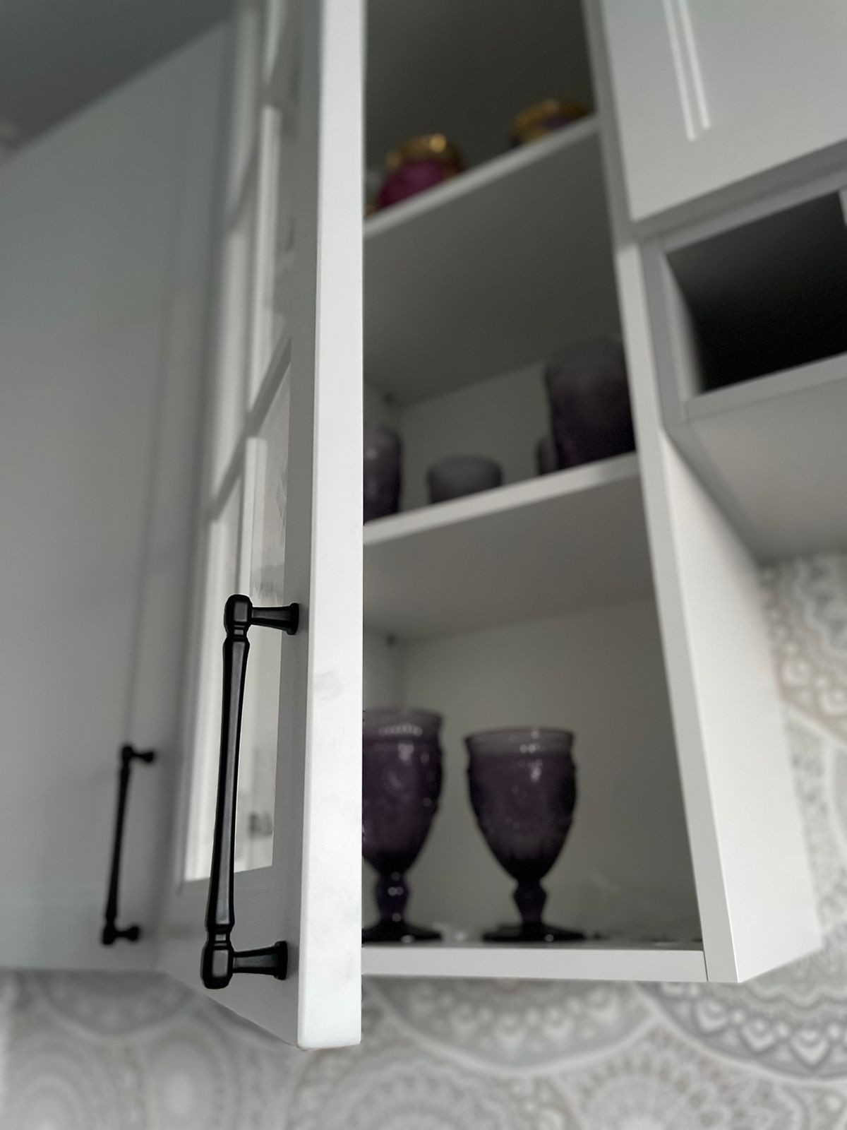 Кухонный гарнитур AVALON в сочетании серого и белого