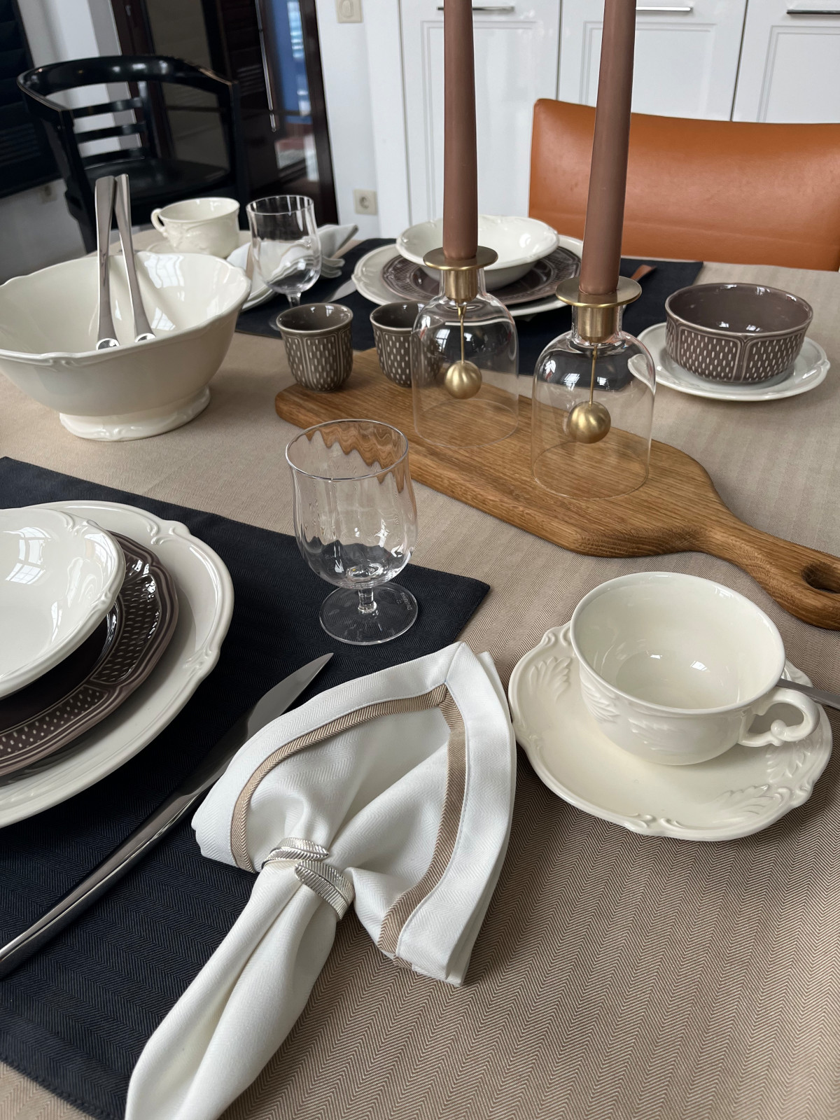 Обложка проекта: Нескучная сервировка в бежевых тонах