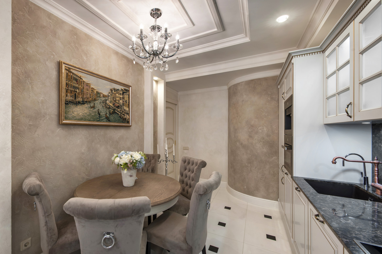 Дизайн и ремонт квартиры в стиле итальянской классики в центре Петербурга